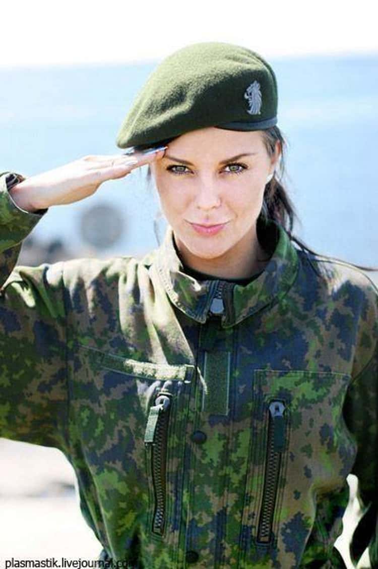 Best looking female soldiers