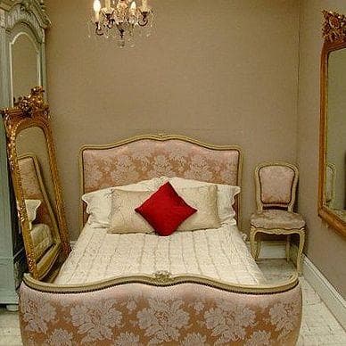 Urban Legends & Folklore Involving Mirrors