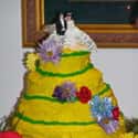 When Grandma Offers To Bake The Cake Herself on Random Cringe-Worthy Wedding Cake Fails