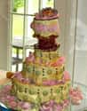 Are There Pickles Lining This Bad Boy? on Random Cringe-Worthy Wedding Cake Fails