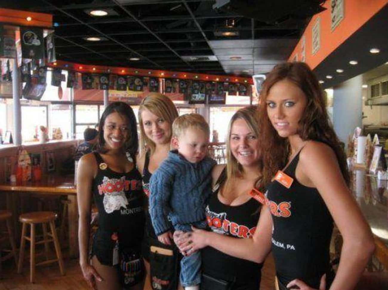 The Lunch Menu at Hooters
