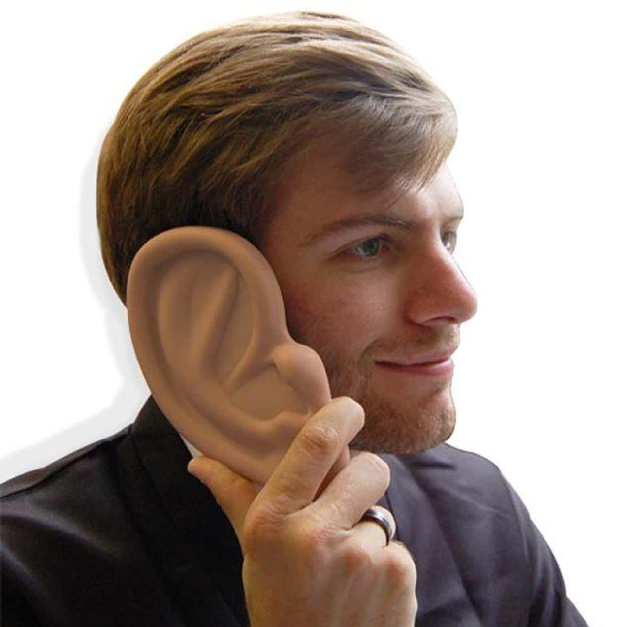 Говорящий вид. Чехлы для ушей. Широкие уши. Человек с большими ушами фото.