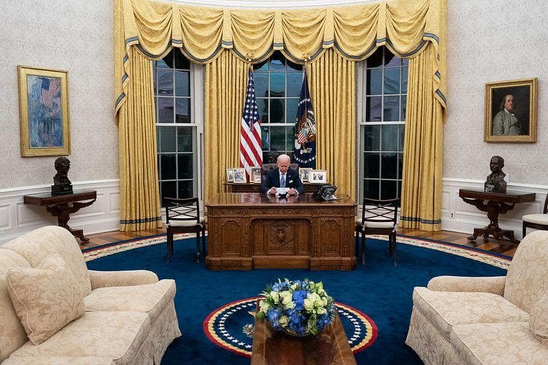 Decorate The Oval Office