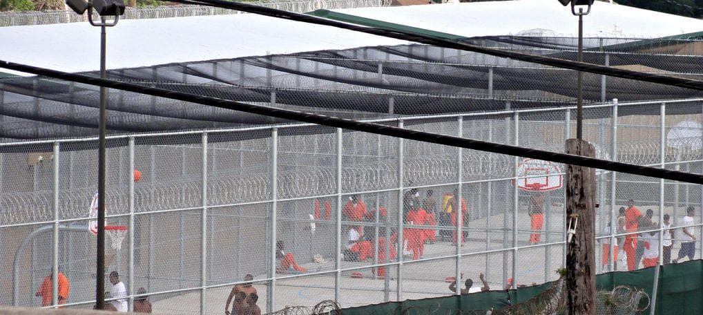 15 Ways People Kill Time in Prison