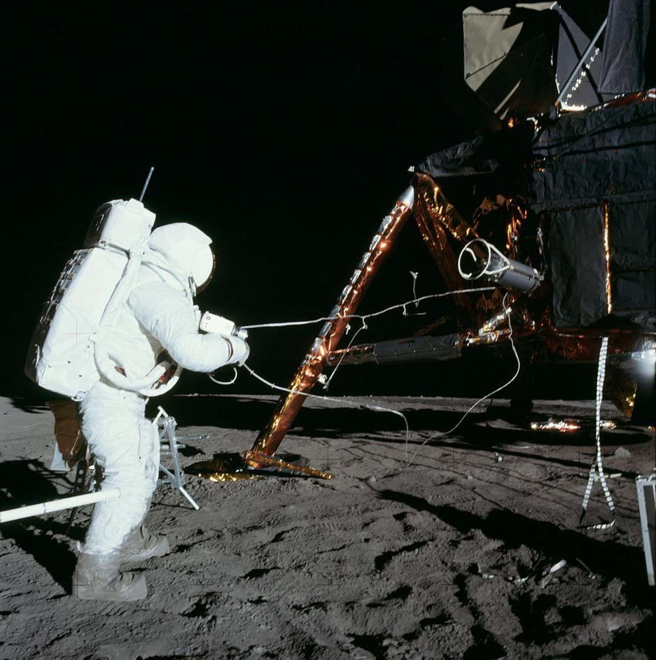 A Conspiracy Theorist Thinks Alan Bean Saw Glass Domes On The Moon