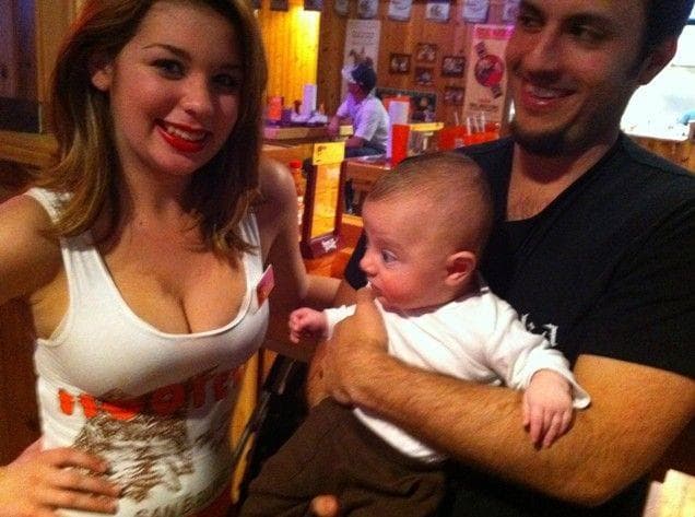 Показала грудь ребенку. Показала грудь ребенку. Ребенок трогает грудь. Разрешила сыну потрогать а он. Разрешила сыну потрогать а он.