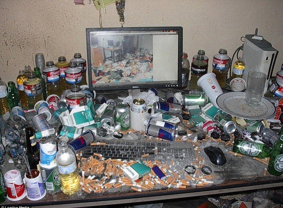 Image of Random Worst Gaming Setups on All of the Internet