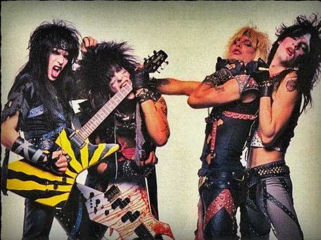 Motley crue. Motley crue постеры. Группа mötley crüe 1981. Мотли крю группа. Motley crue после 2000.