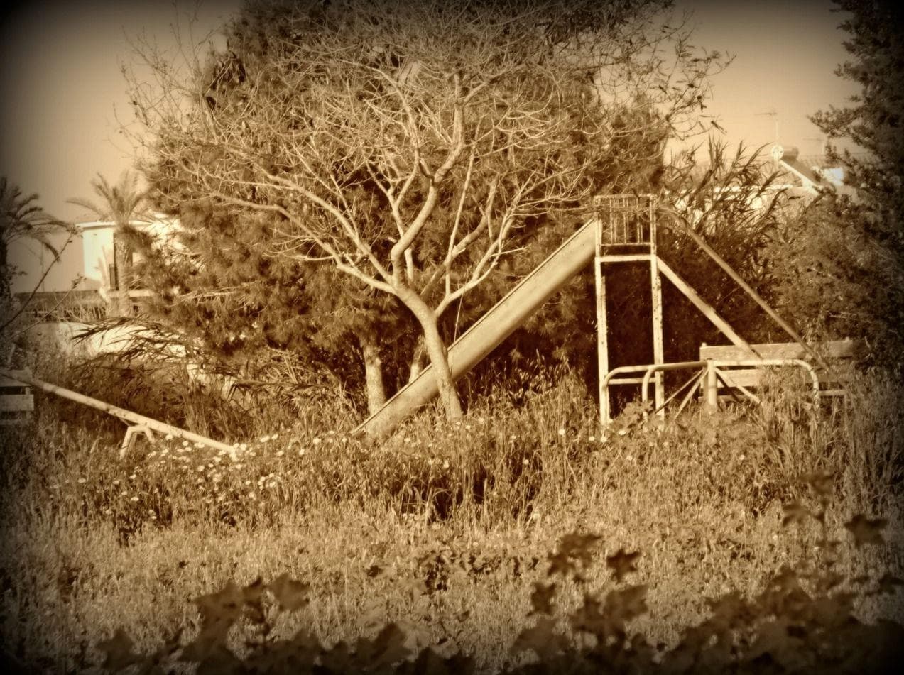 23 Creepy Pictures of Abandoned Playgrounds