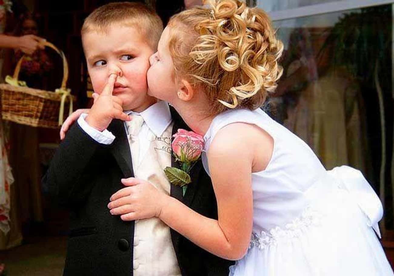 Когда будут дети замуж. Дети в свадебных нарядах. Прически для детей на свадьбу. Детский поцелуй. Дети на свадьбе.