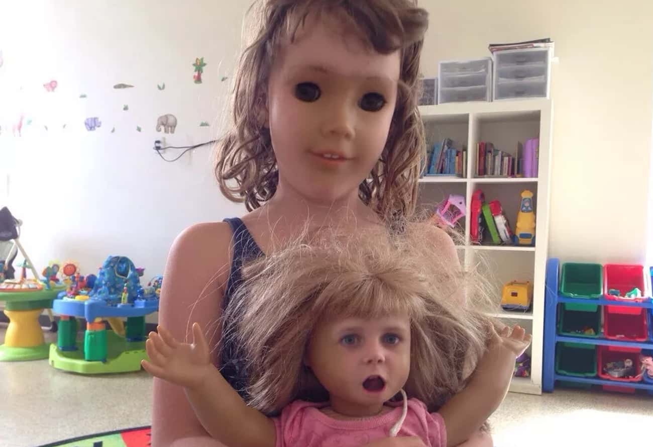 Кукольное лицо ребенка