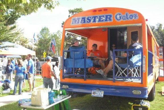25 Perfect Examples of Tailgating Done Right