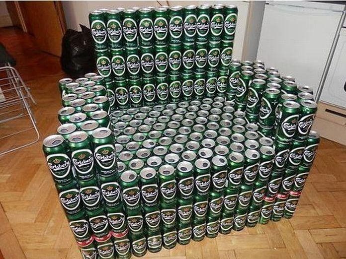 очень много пива на столе