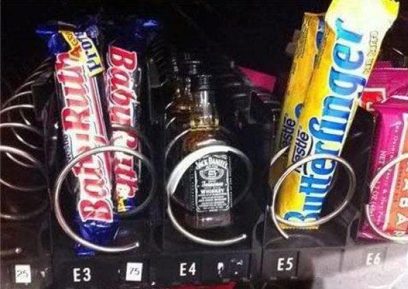 21 Funny Vending Machine Photos You Don't See Everyday