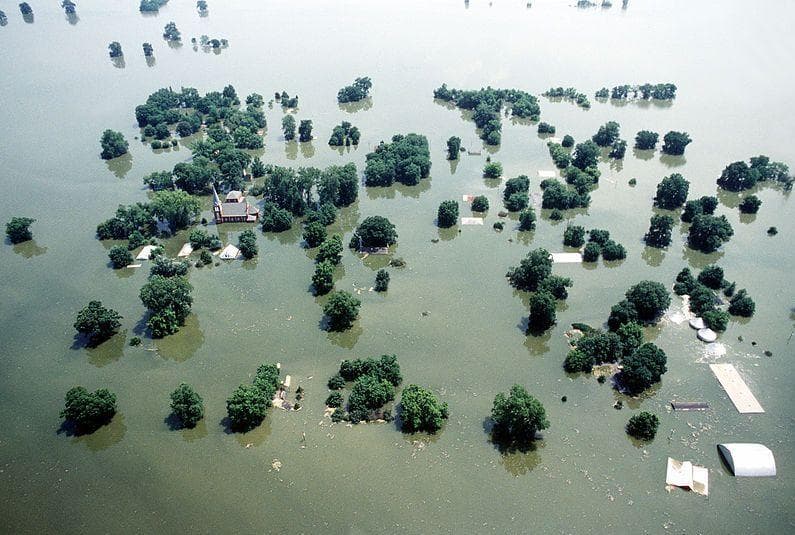 20 Unbelievable Aftermath Photos From The Worst Floods In US History