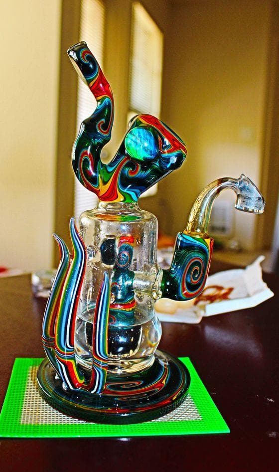 28 Ridiculously Cool Custom Bongs   1 Photo U1