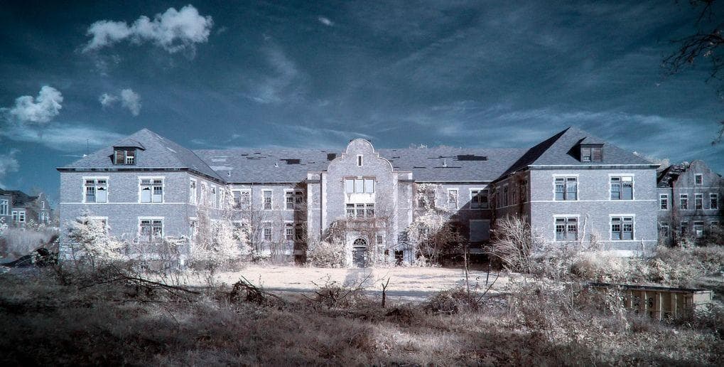 The 14 Best Haunted Attractions Around the World