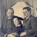 Families Posed For Portraits With The Recently Deceased on Random Morbid Death And Mourning Customs From The Victorian Era
