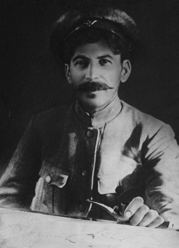 Сталин иосиф виссарионович в молодости. Сталин раскулачивал. Сталин раскулачивал. Иосиф сталин в молодости. Фото сталина 1912.