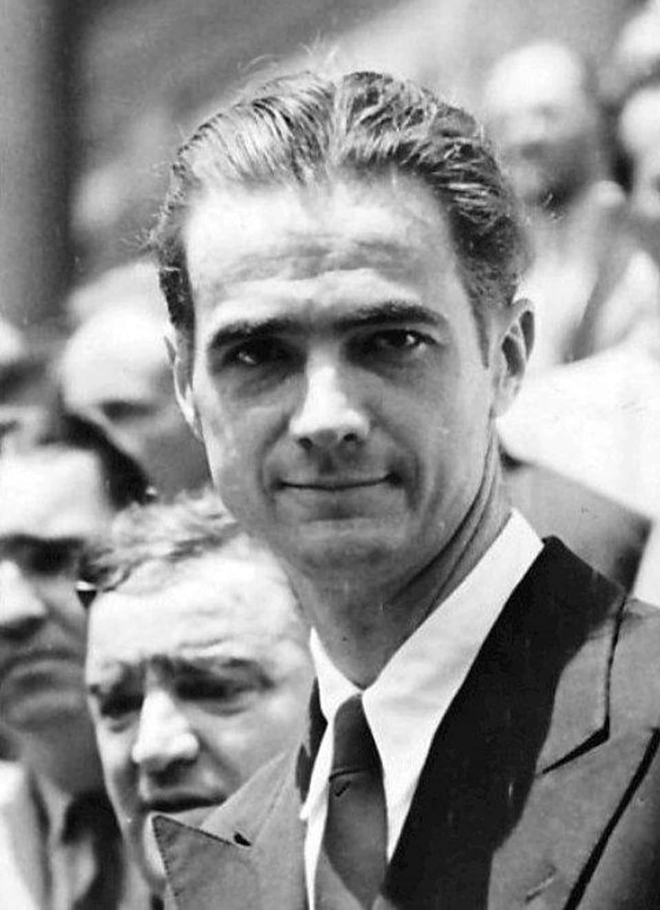 Howard Hughes Demanded His Employees Store His Urine In Containers
