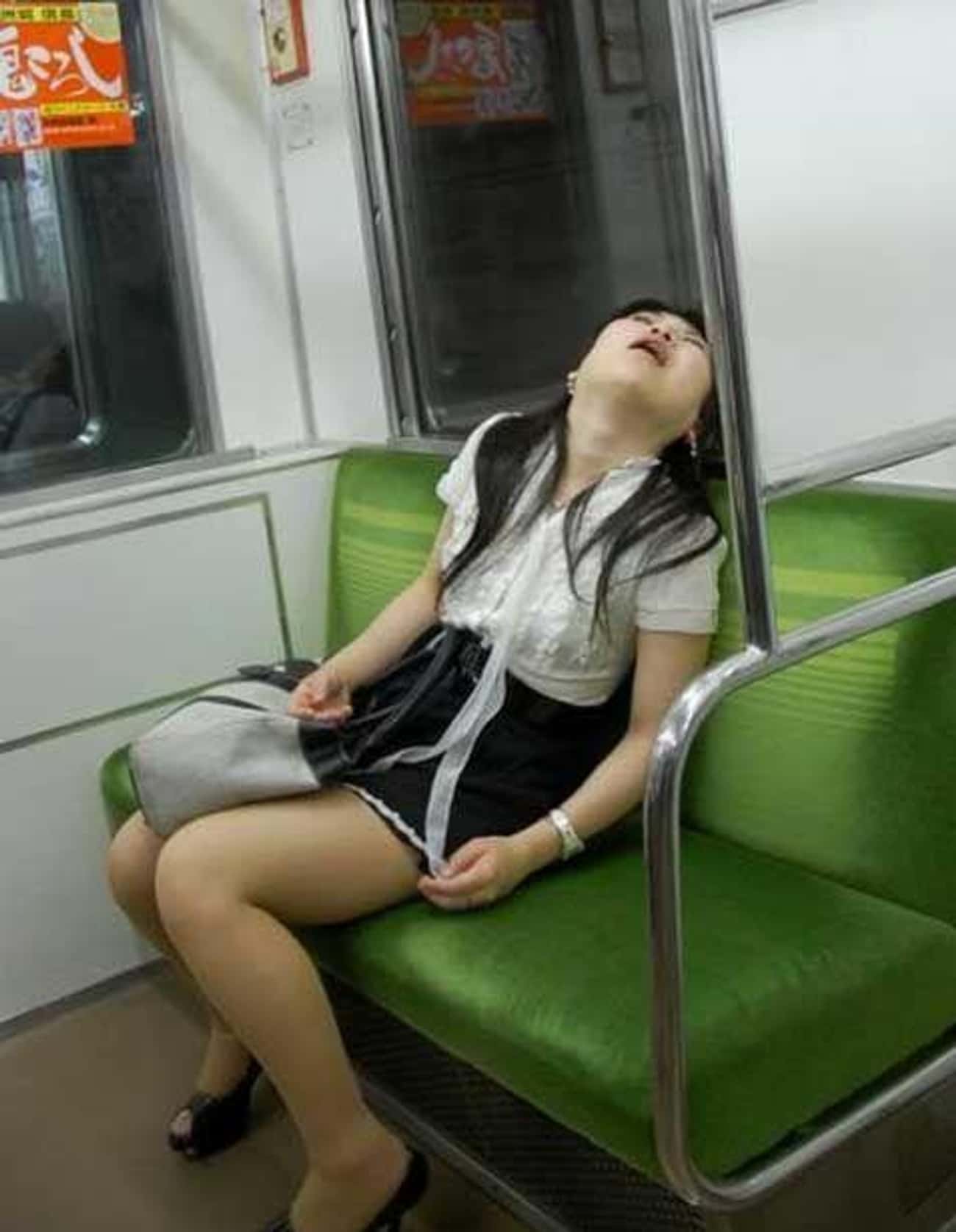 онлайн азиатка в метро фото 52