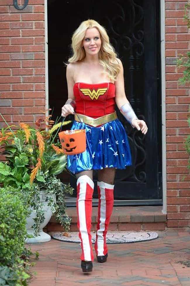 Jenny McCarthy Knows How To Halloween