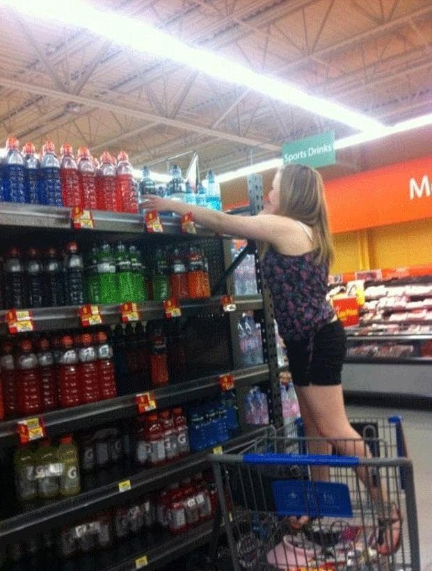 Бутылка полторашка. Назвали полторашкой. Полторашка фото приколы. Назвали полторашкой. Назвали полторашкой.