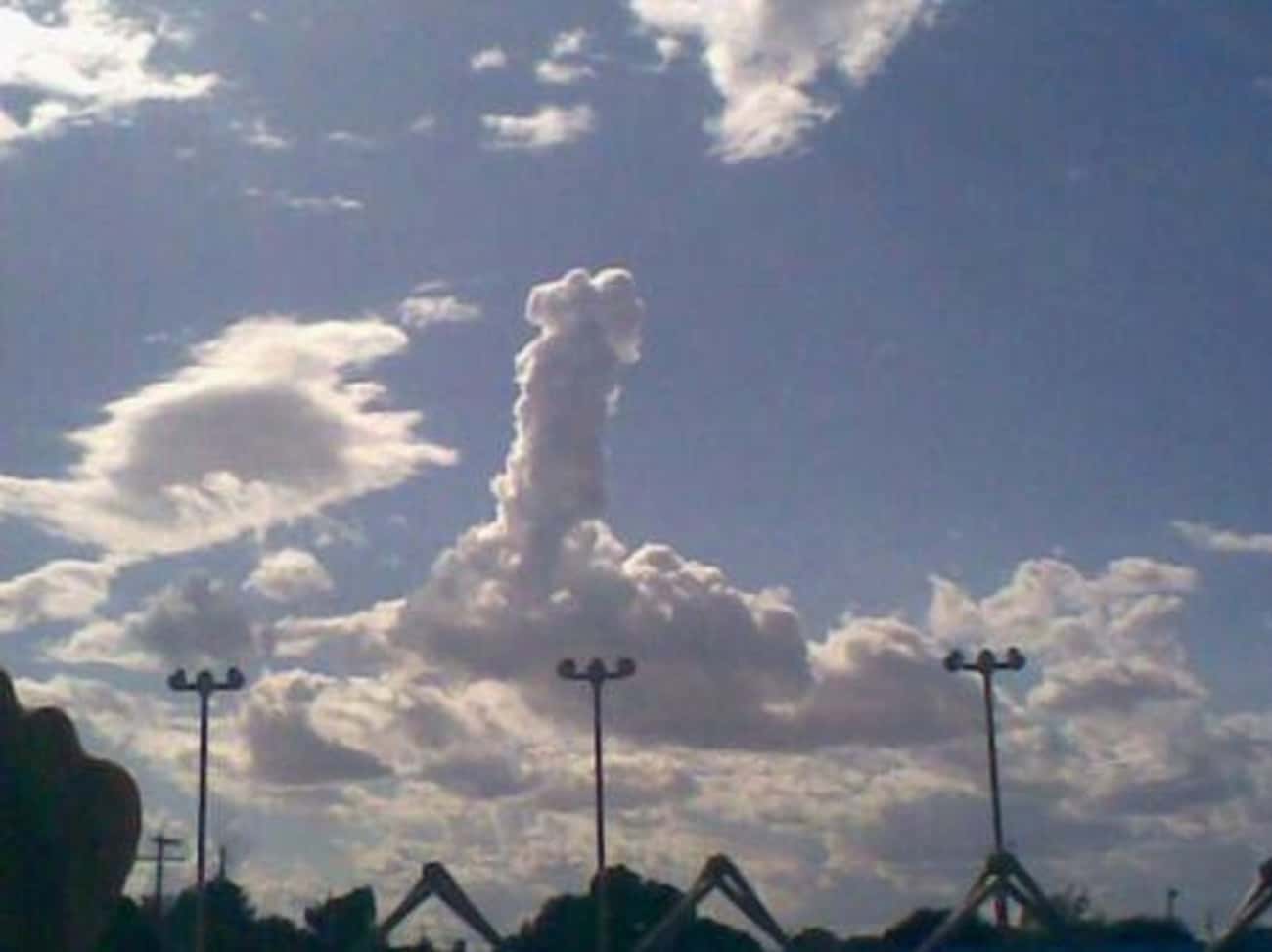 Look at those clouds. Облако в форме члена. Туча в виде члена. Облако в виде половых.