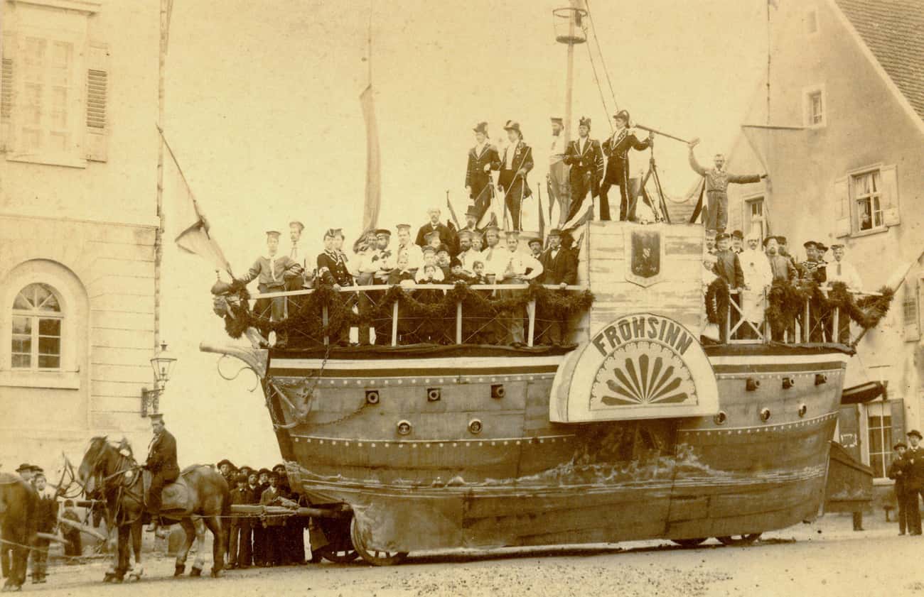 Nothing Said Fun in 1885 Like Shoving People on a Boat