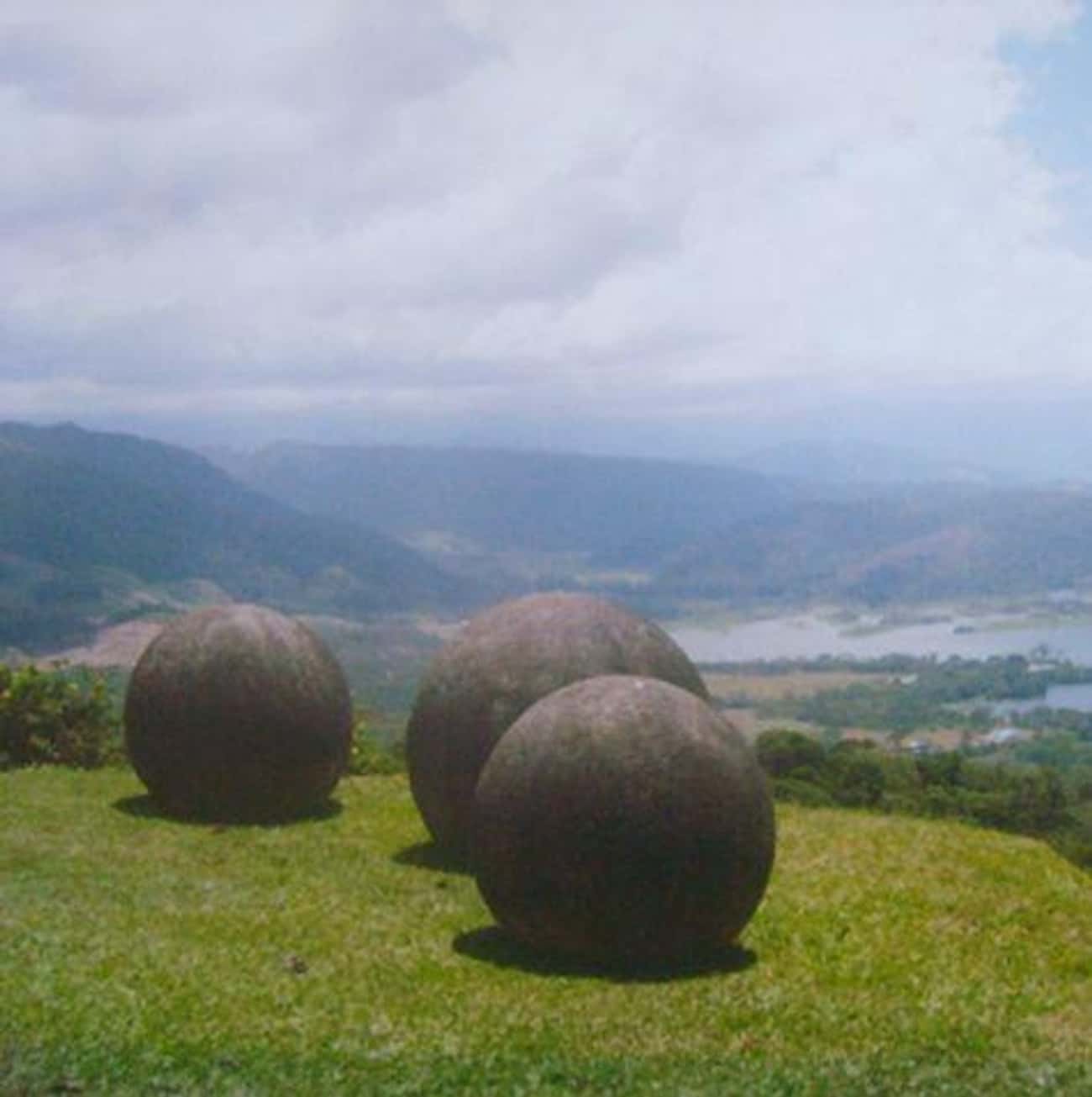 Шаров происхождение. Коста Рика каменные шары. Каменные сферы Коста - Рики. Каменные шары Коста-Рики Коста-Рика. Камни Коста Рики.