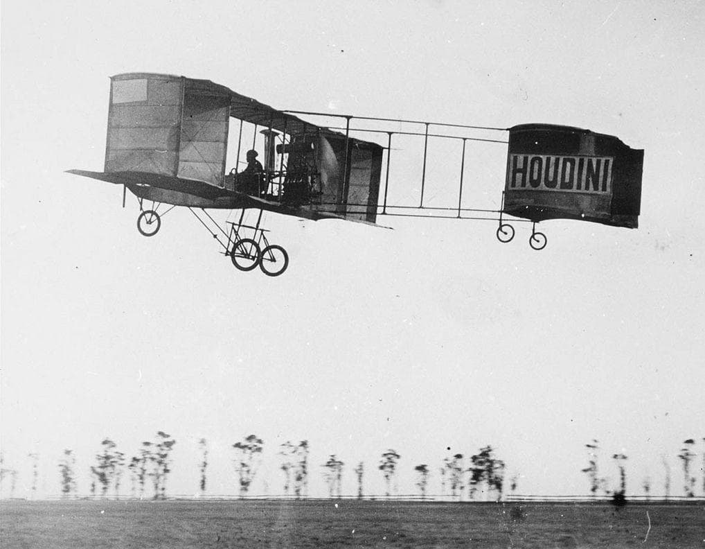 He Was the First Person to Fly Over Australian Soil and the First Person Filmed Flying