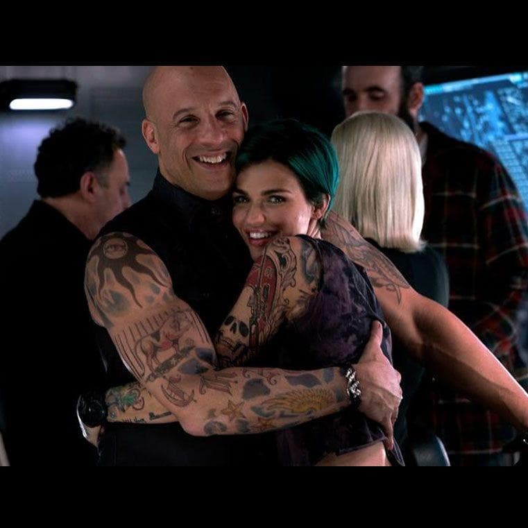 Вин дизель три икса 2002. Вин дизель три икса 2002. Три икса 2002г. Три икс что это. Вин дизель три икса мировое господство.