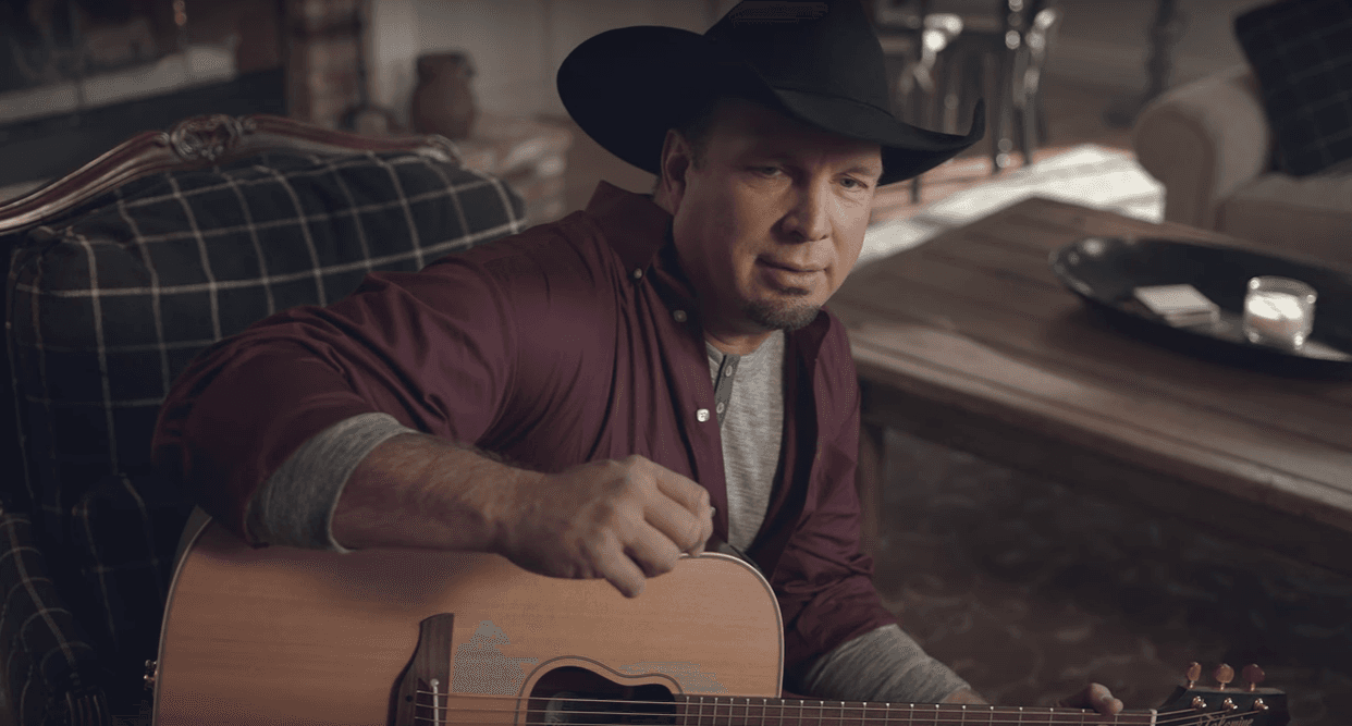 "Thunder Rolls" Provided Early Controversy For Brooks