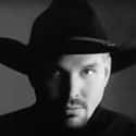 His Biggest Song Is Based On Peggy Sue Got Married on Random Weird AF Facts About Garth Brooks, Biggest Country Star Of '90s