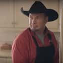 Brooks Was The First Country Singer To Score A #1 Album on Random Weird AF Facts About Garth Brooks, Biggest Country Star Of '90s