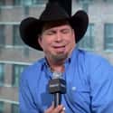 Who's The Artist With The Most Diamond Albums? on Random Weird AF Facts About Garth Brooks, Biggest Country Star Of '90s