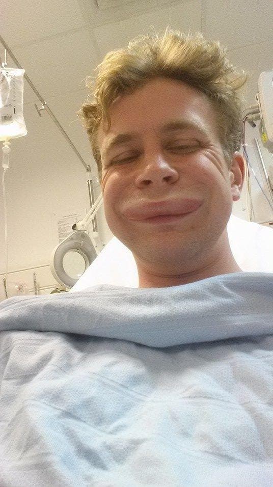 28 Trashy Hospital Selfies That Didn't Need to Be Taken