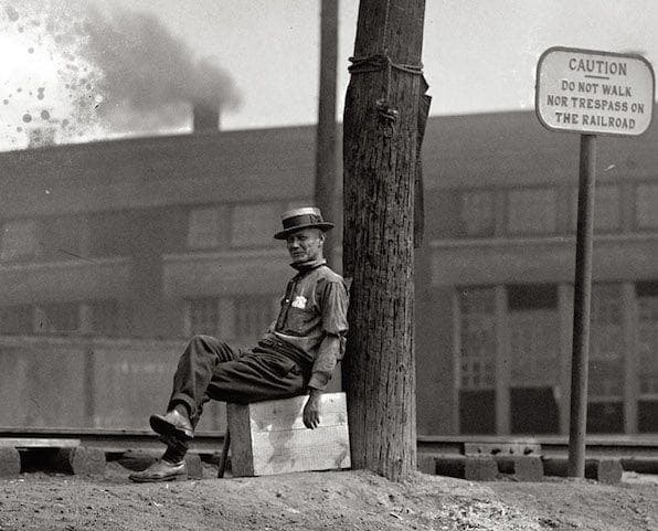 16 Historic Pictures Of American Hobos Riding the Rails