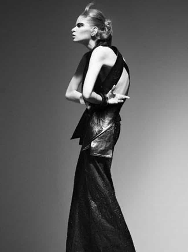 23 Incredibly Awkward Modeling Poses That Deserve to Be 23 Incredibly Awkward Modeling Poses That Deserve to Be