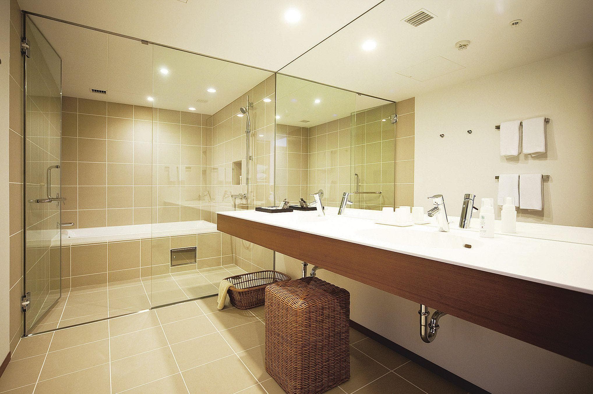 14 Amazing Japanese Bathroom Perks You Can't Find in America