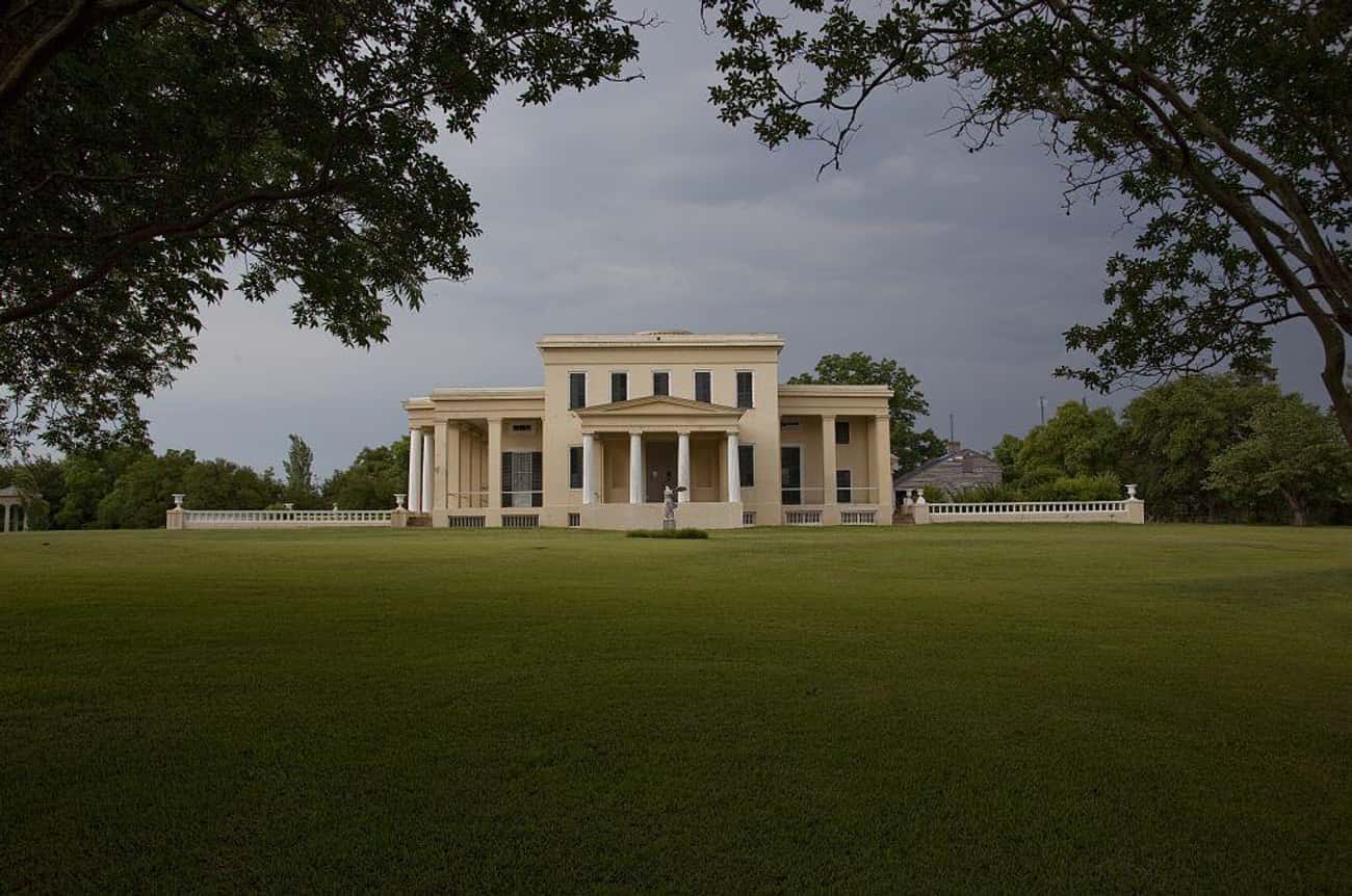 At Gaineswood Plantation, People Still Hear The Sounds Of A Ghostly Piano