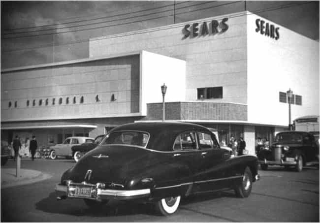 20 Striking Photos Showing How Department Stores Have Evolved Through