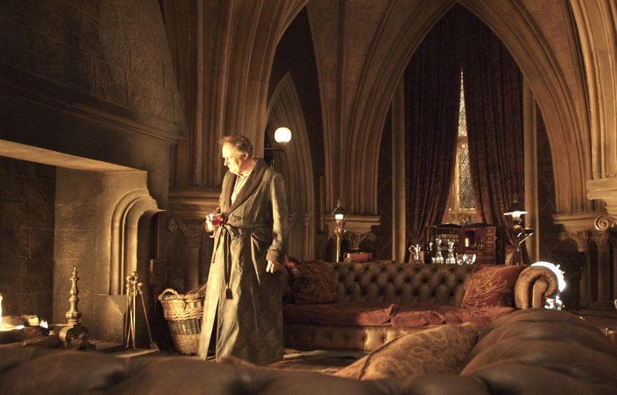 Horace Slughorn's office  Harry potter room decor, Hogwarts interior, Harry  potter set