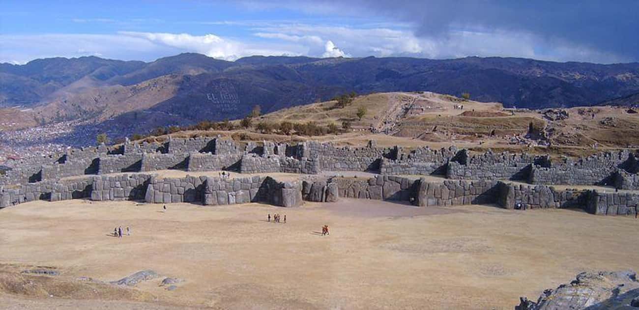 Cuzco&#39;s Saksaywaman Fortress Walls