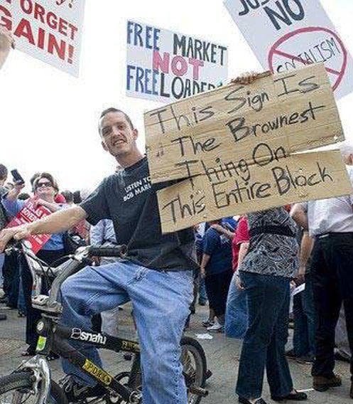 24 People Who Trolled Protesters With Their Own Signs