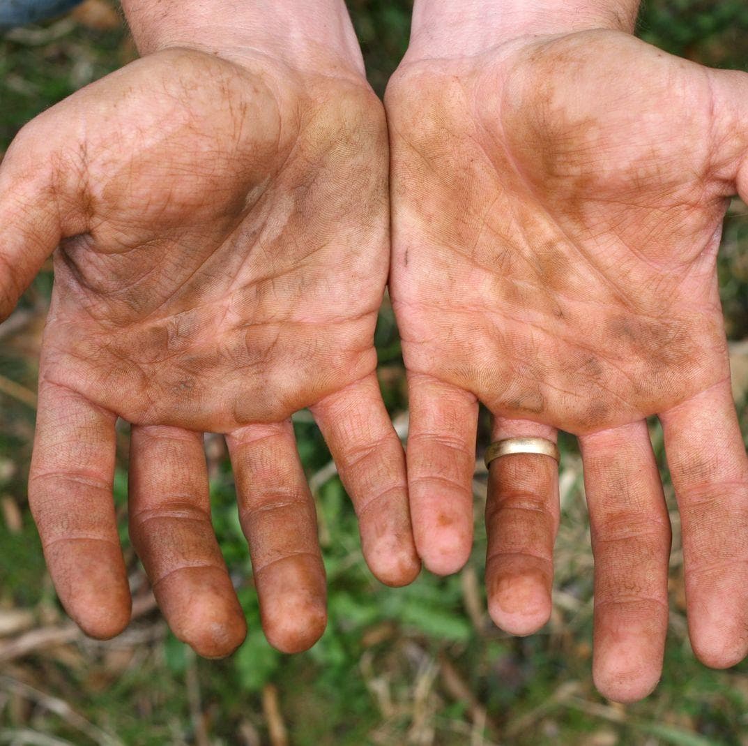 Человек из песка арт. Сохнуть по человеку. Сохнуть по человеку. Кератодермия гиперкератоз. Сохнуть по человеку.