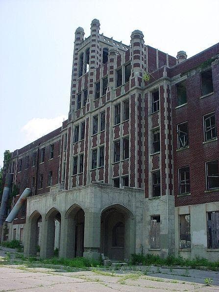 The Waverly Hills Sanatorium Is Haunted By Nurses
