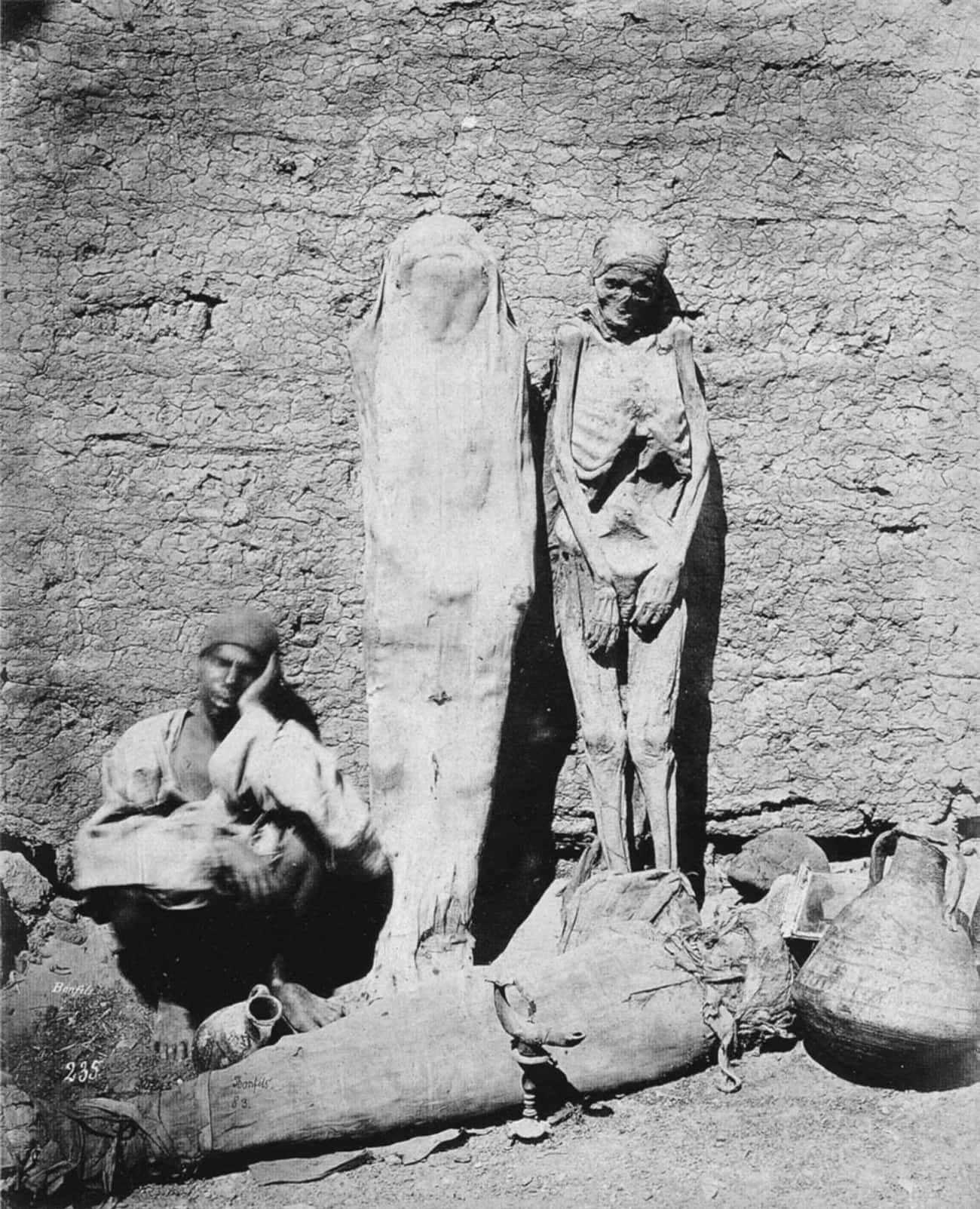 1865 - An Egyptian Street Vendor Sells Mummies