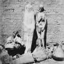 1865 – An Egyptian Street Vendor Sells Mummies on Random Photos That Show You Exactly How Weird History Really Was