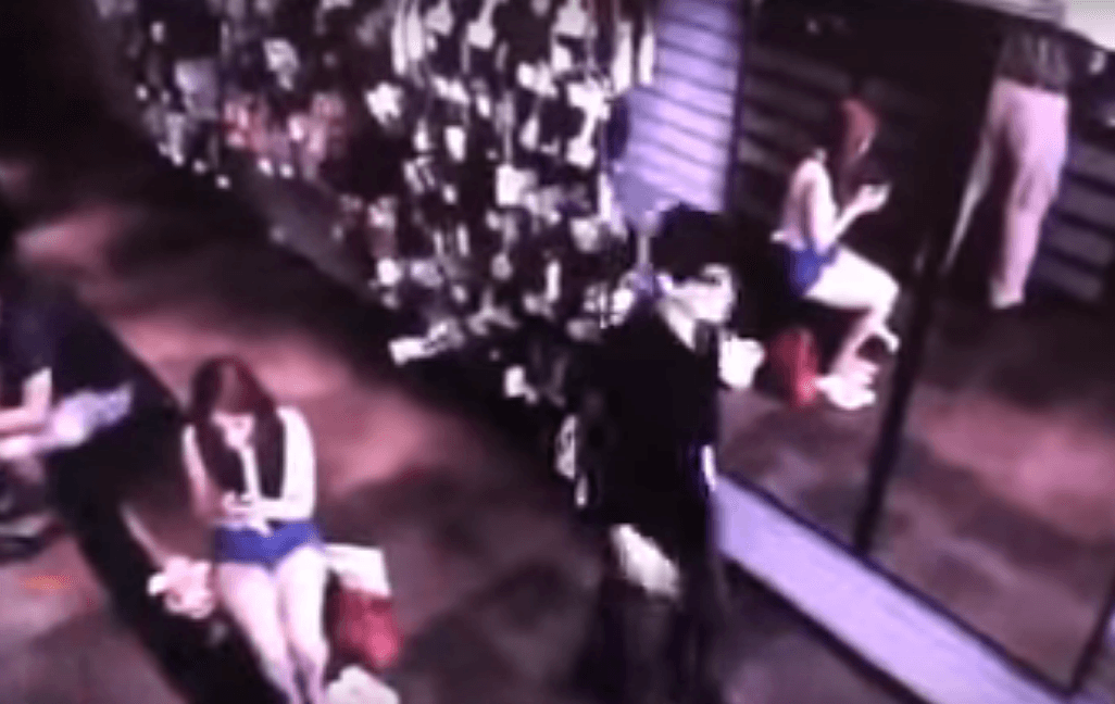 Did Anyone Notice That This Guy's Missing A Reflection?